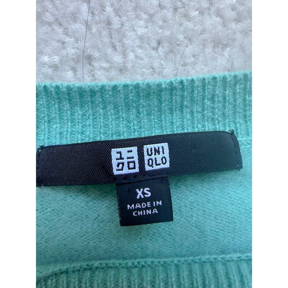Uniqlo 100% Cashmere Crew Neck Pullover Sweater Size XS Light Green - Picture 2 of 5